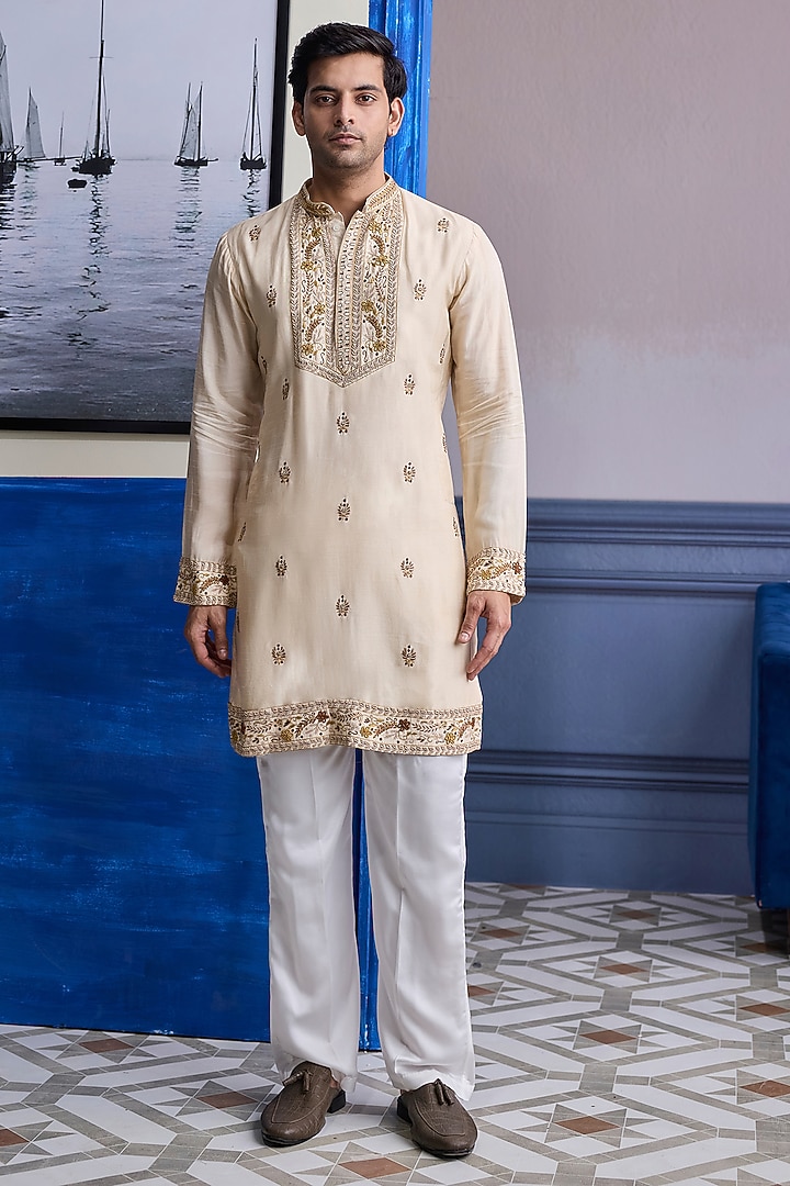 Ivory Dola Silk Thread Embroidered Kurta by DiyaRajvvir Men at Pernia's Pop Up Shop
