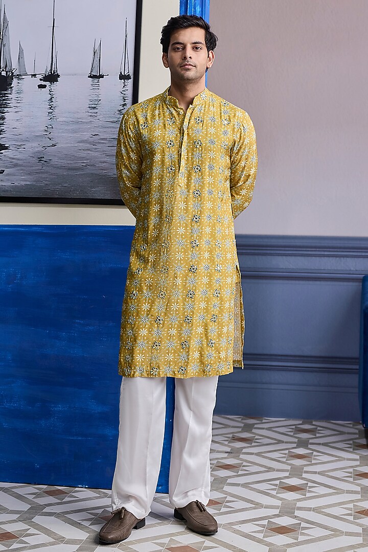 Yellow Dola Silk Printed Kurta Set by DiyaRajvvir Men at Pernia's Pop Up Shop