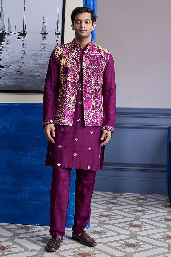 Plum Dola Silk Printed Bundi Jacket Set by DiyaRajvvir Men at Pernia's Pop Up Shop