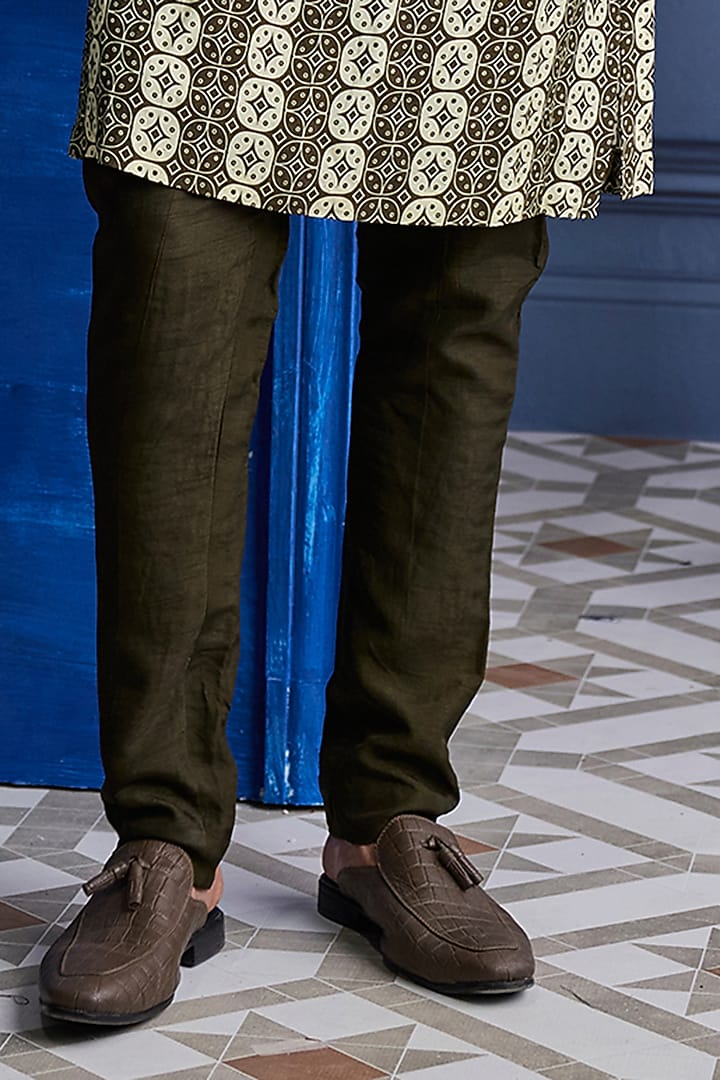 Olive Dola Silk Kurta Set by DiyaRajvvir Men at Pernia's Pop Up Shop