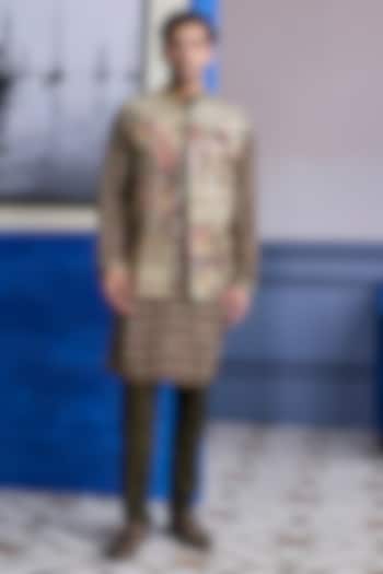Olive Dola Silk Printed Bundi Jacket Set by DiyaRajvvir Men at Pernia's Pop Up Shop