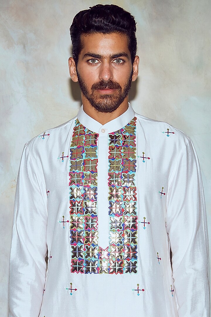 Blush Pink Cotton Silk Thread Embroidered Kurta by DiyaRajvvir Men at Pernia's Pop Up Shop