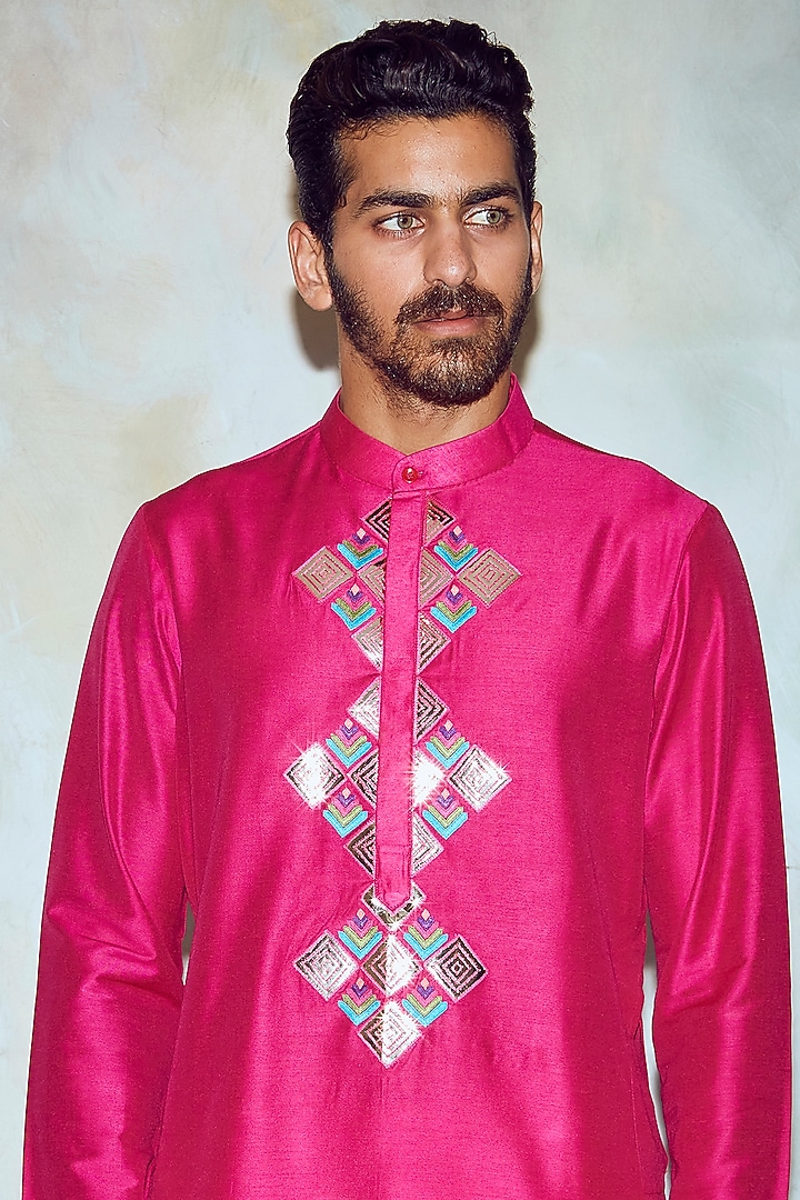 Fuchsia Cotton Silk Thread Embroidered Kurta by DiyaRajvvir Men at Pernia's Pop Up Shop