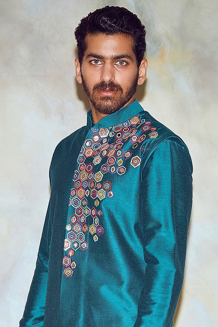Green Cotton Silk Thread Embroidered Bundi Jacket Set by DiyaRajvvir Men at Pernia's Pop Up Shop