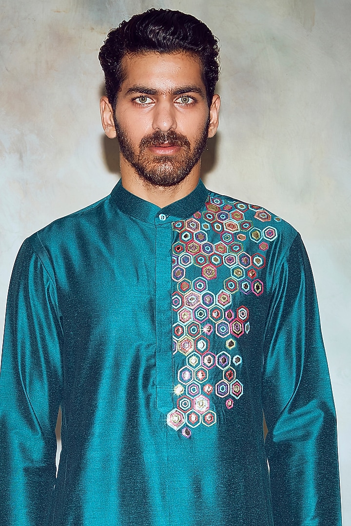 Parrot Green Cotton Silk Thread Embroidered Kurta by DiyaRajvvir Men at Pernia's Pop Up Shop