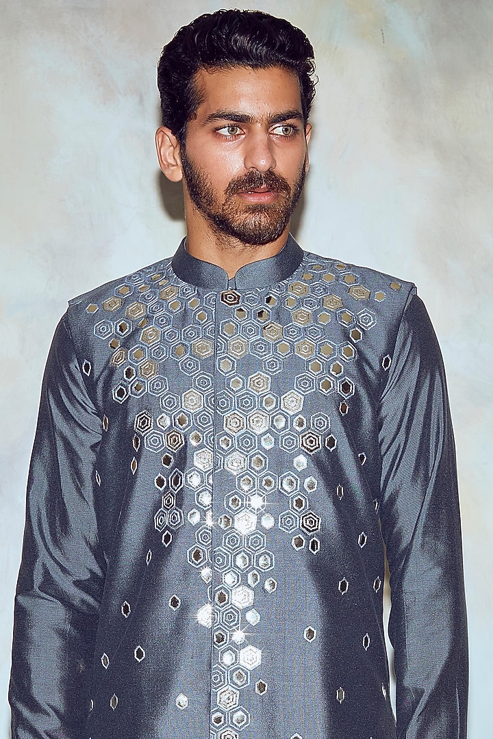 Grey Cotton Silk Thread Work Bundi Jacket Set by DiyaRajvvir Men at Pernia's Pop Up Shop