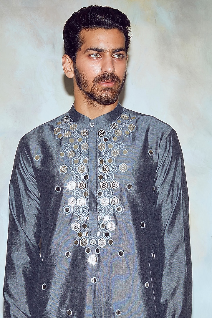 Grey Cotton Silk Thread Embroidered Kurta by DiyaRajvvir Men at Pernia's Pop Up Shop