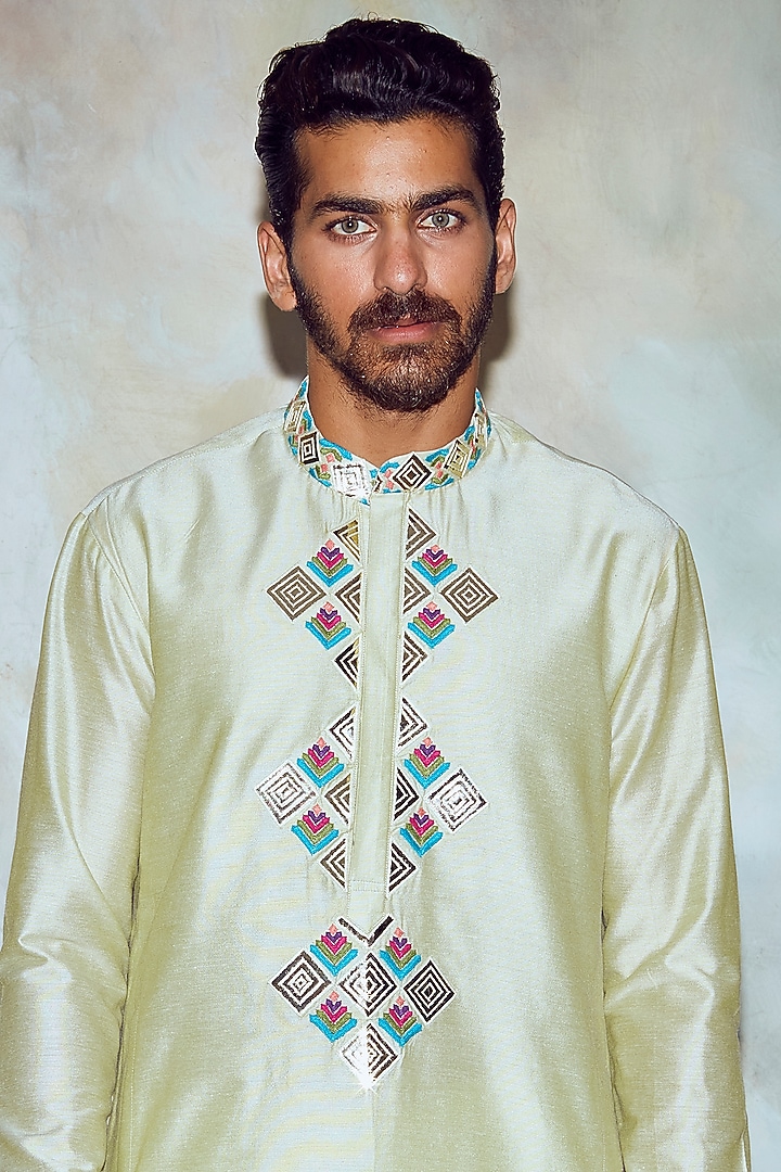 Yellow Ochre Chanderi Dori Embroidered Kurta Set by DiyaRajvvir Men at Pernia's Pop Up Shop