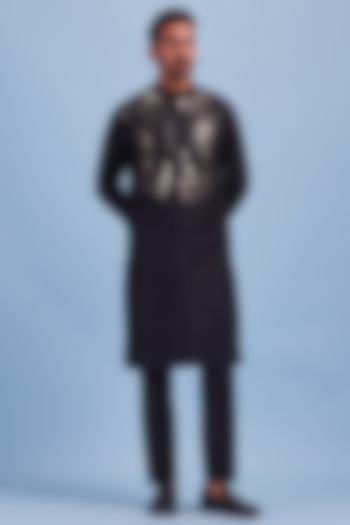 Black Cotton Embroidered Kurta Set by DiyaRajvvir Men at Pernia's Pop Up Shop