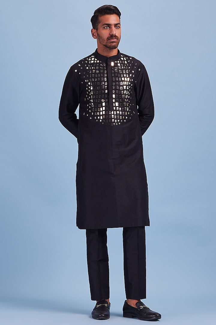 Black Cotton Embroidered Kurta Set by DiyaRajvvir Men at Pernia's Pop Up Shop