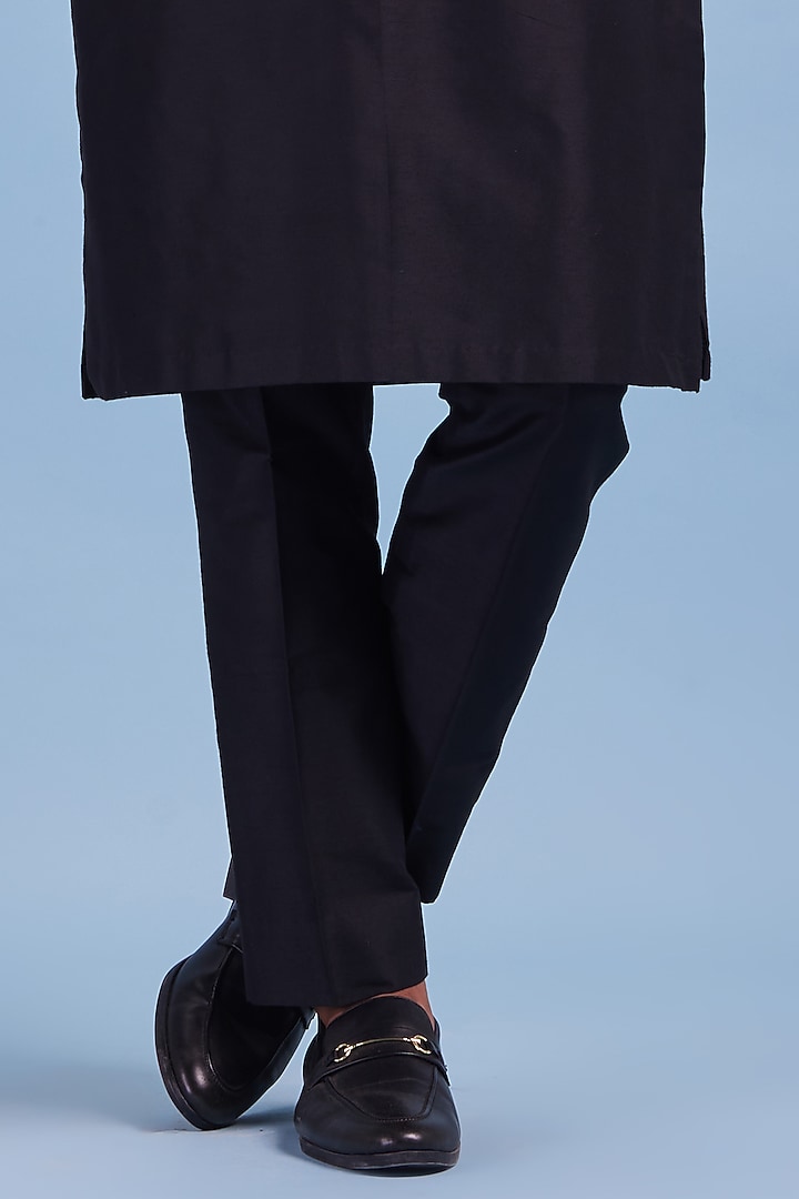 Black Cotton Silk Thread Embroidered Kurta Set by DiyaRajvvir Men at Pernia's Pop Up Shop