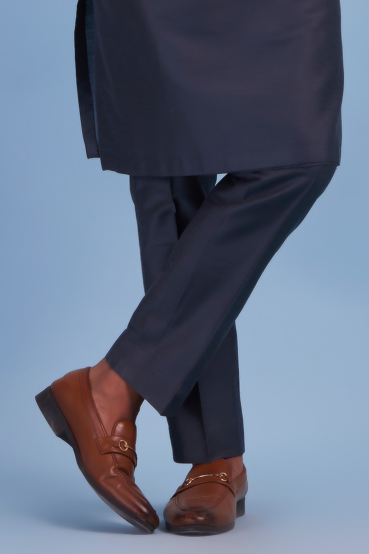 Grey Cotton Silk Thread Embroidered Kurta Set by DiyaRajvvir Men at Pernia's Pop Up Shop