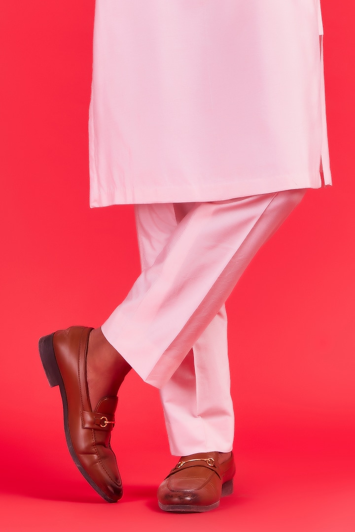 Blush Pink Cotton Silk Applique Embroidered Kurta Set by DiyaRajvvir Men at Pernia's Pop Up Shop