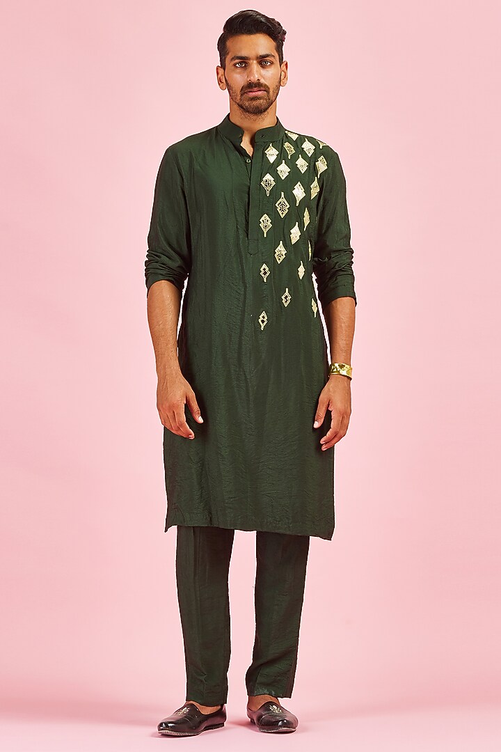 Olive Green Cotton Silk Embroidered Bundi Jacket Set by DiyaRajvvir Men at Pernia's Pop Up Shop