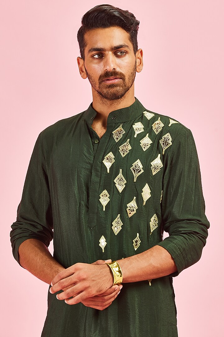 Olive Green Cotton Silk Embroidered Bundi Jacket Set by DiyaRajvvir Men at Pernia's Pop Up Shop