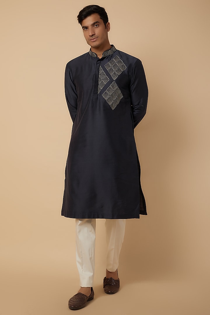 Navy Blue Cotton Silk Gunmetal Thread Embroidered Kurta by DiyaRajvvir Men at Pernia's Pop Up Shop