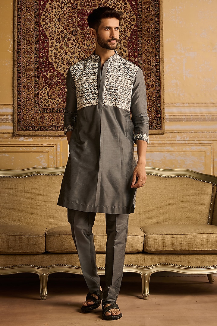 Grey & White Cotton Silk Floral Embroidered Kurta Set by DiyaRajvvir Men at Pernia's Pop Up Shop