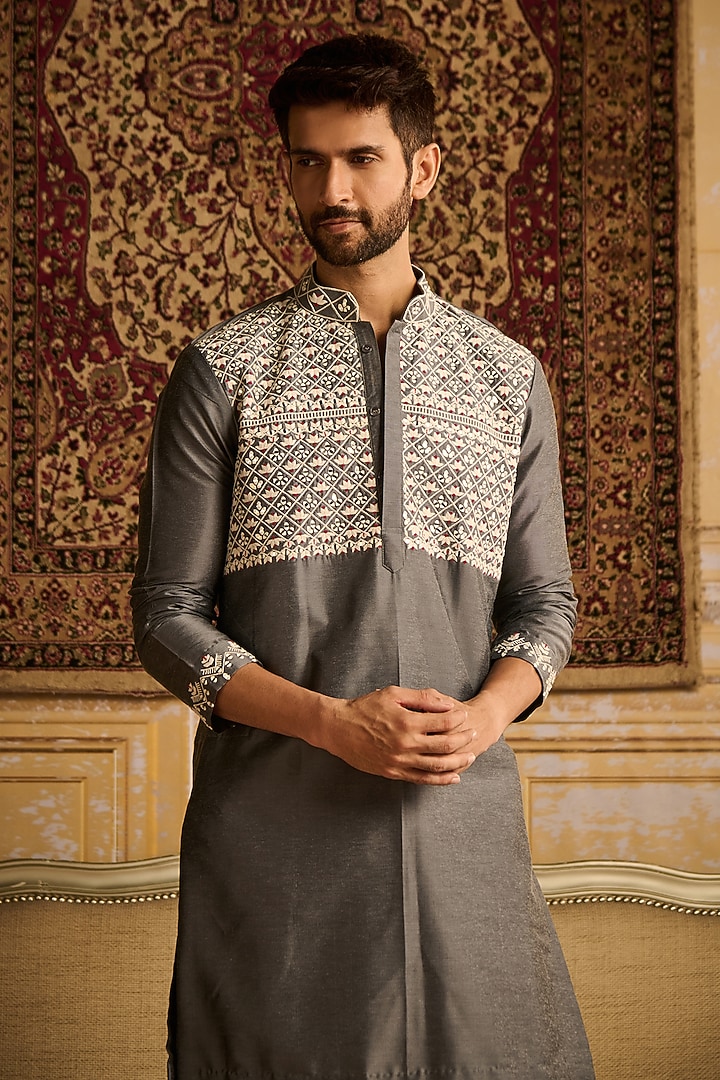 Grey & White Cotton Silk Floral Embroidered Kurta Set by DiyaRajvvir Men at Pernia's Pop Up Shop