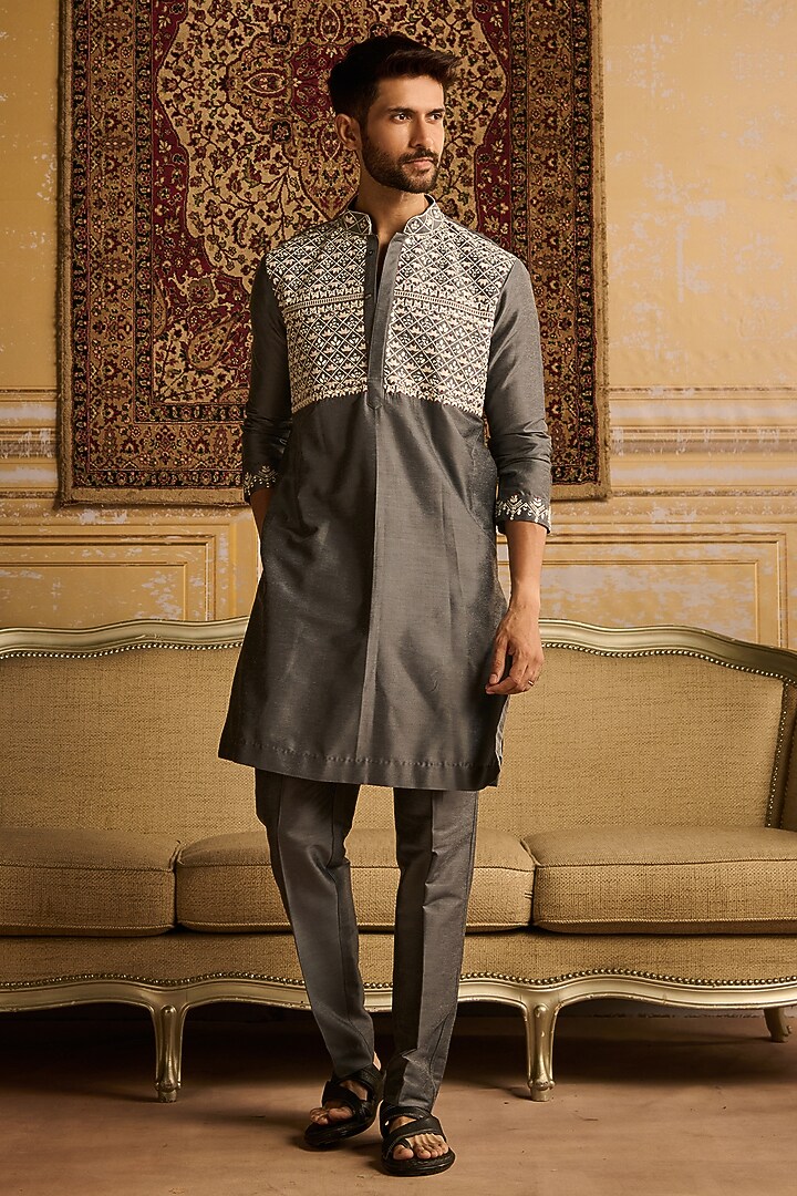 Grey & White Cotton Silk Floral Embroidered Bundi Jacket Set by DiyaRajvvir Men at Pernia's Pop Up Shop
