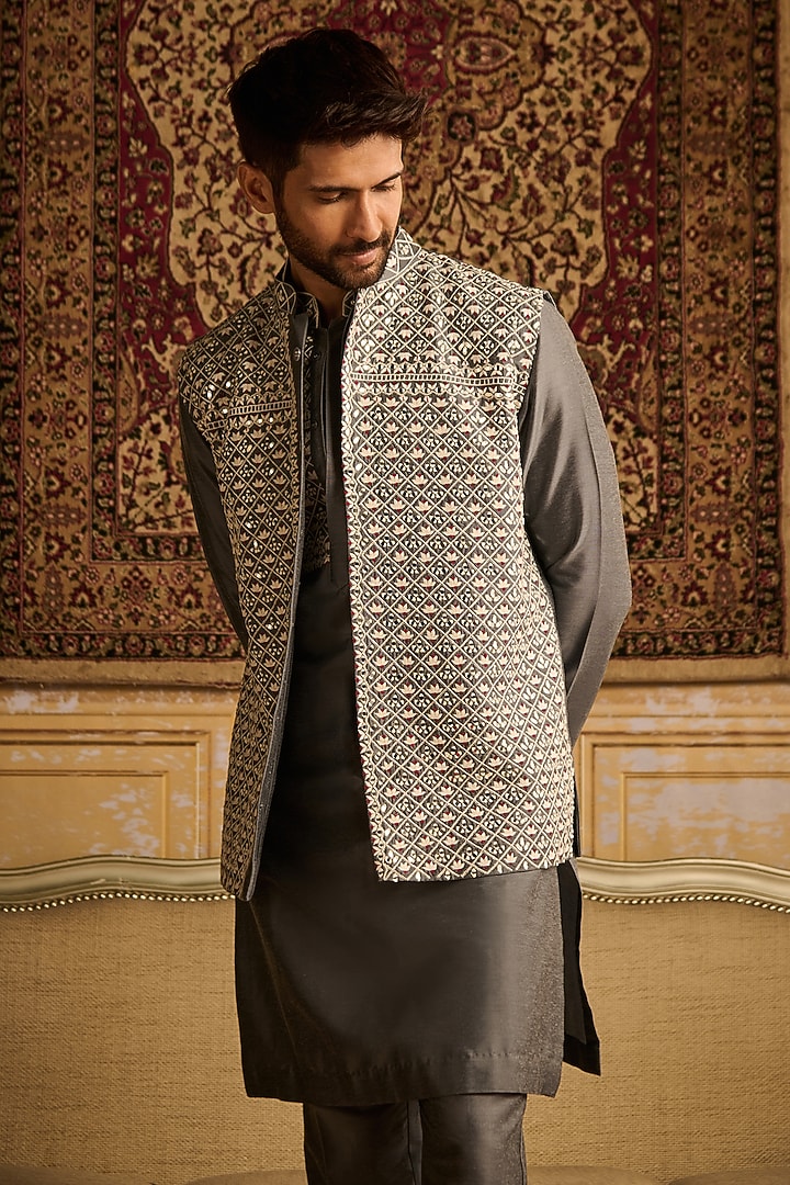 Grey & White Cotton Silk Floral Embroidered Bundi Jacket Set by DiyaRajvvir Men at Pernia's Pop Up Shop