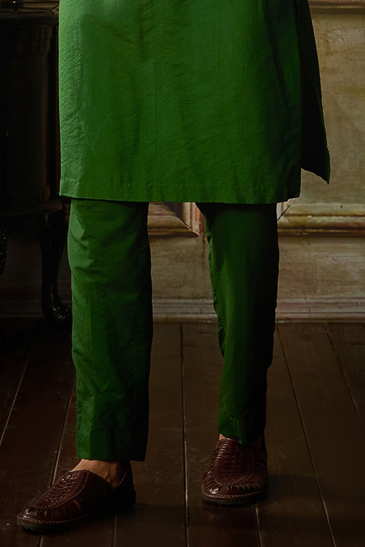 Olive Green Cotton Silk Tikki Embroidered Kurta Set by DiyaRajvvir Men at Pernia's Pop Up Shop