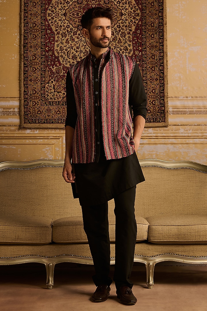 Black Cotton Silk Thread Tribal Embroidered Bundi Jacket Set by DiyaRajvvir Men