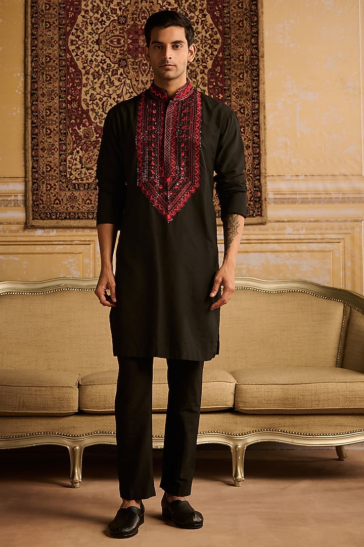 Black Cotton Silk Thread & Cutdana Embroidered Kurta Set by DiyaRajvvir Men