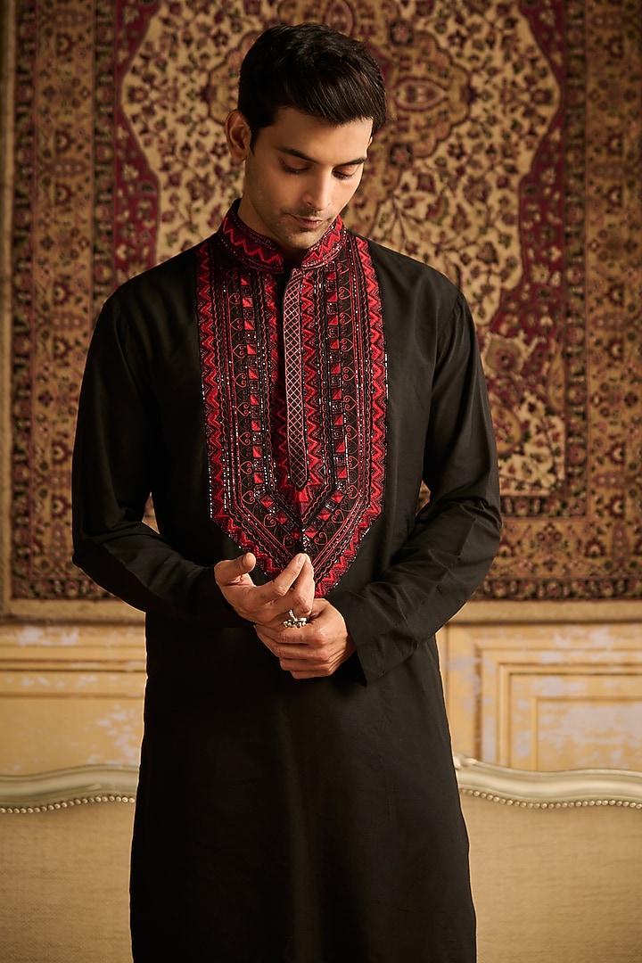 Black Cotton Silk Thread & Cutdana Embroidered Kurta Set by DiyaRajvvir Men at Pernia's Pop Up Shop