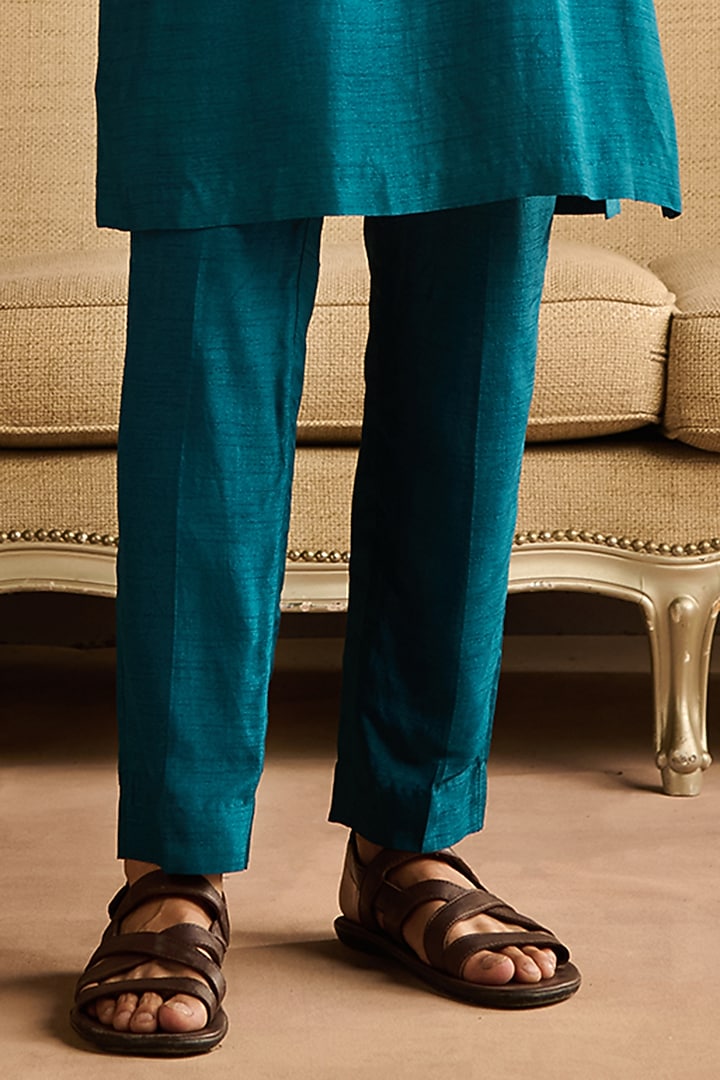 Teal Dola Silk Floral & Geometric Embroidered Kurta Set by DiyaRajvvir Men at Pernia's Pop Up Shop