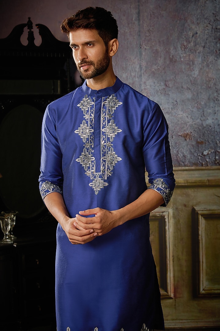 Electric Blue Cotton Silk Thread Geometric Embroidered Kurta Set by DiyaRajvvir Men at Pernia's Pop Up Shop