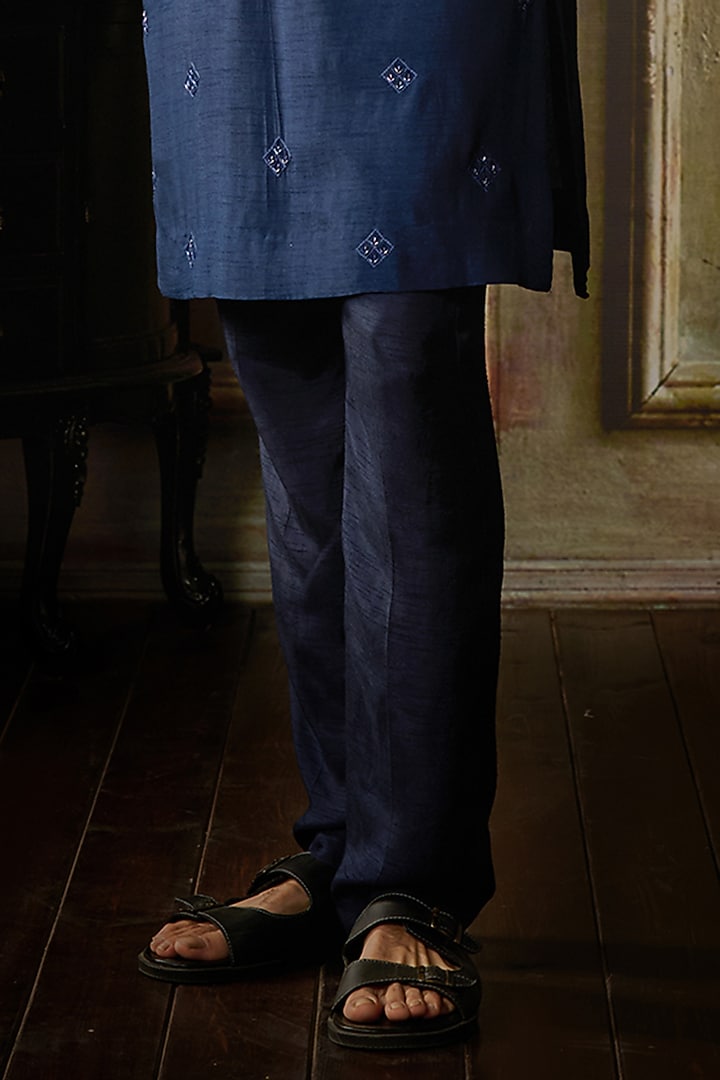 Dark Blue Cotton Silk Boota Embroidered Kurta Set by DiyaRajvvir Men at Pernia's Pop Up Shop