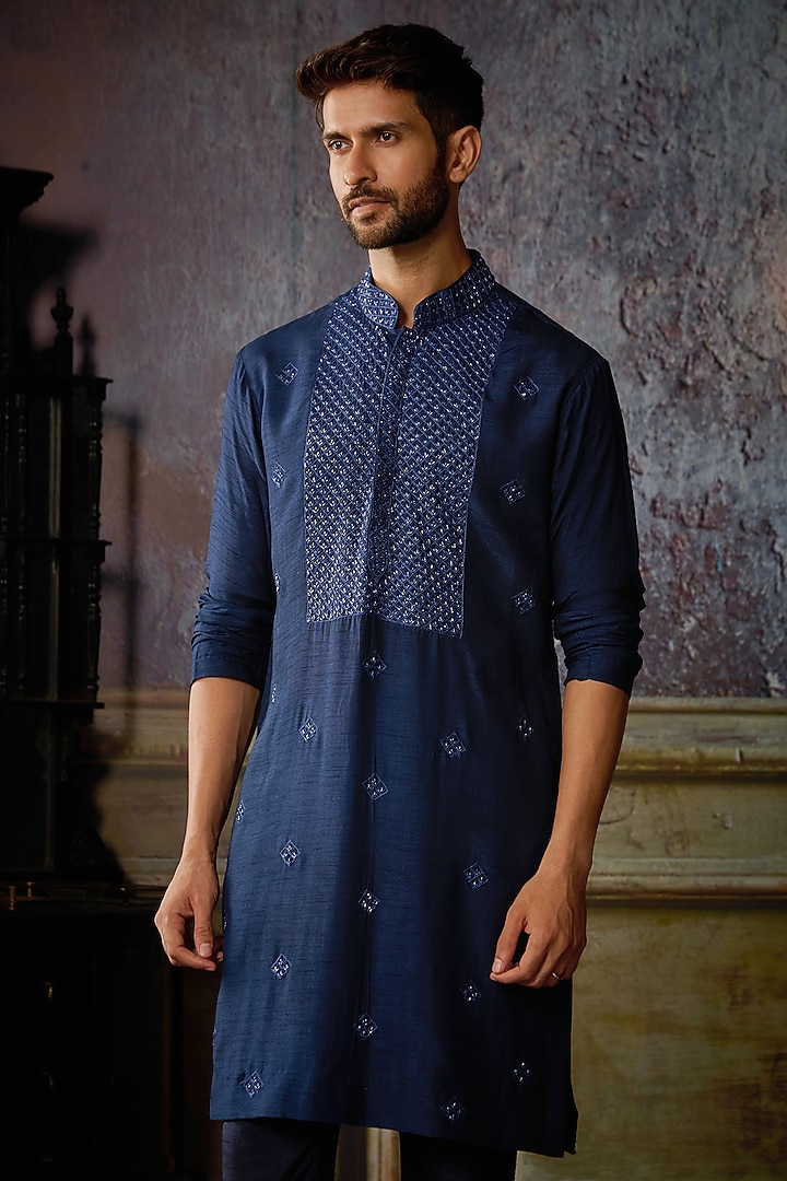 Dark Blue Cotton Silk Boota Embroidered Kurta Set by DiyaRajvvir Men at Pernia's Pop Up Shop