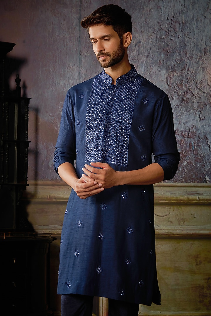 Dark Blue Cotton Silk Boota Embroidered Kurta Set by DiyaRajvvir Men at Pernia's Pop Up Shop