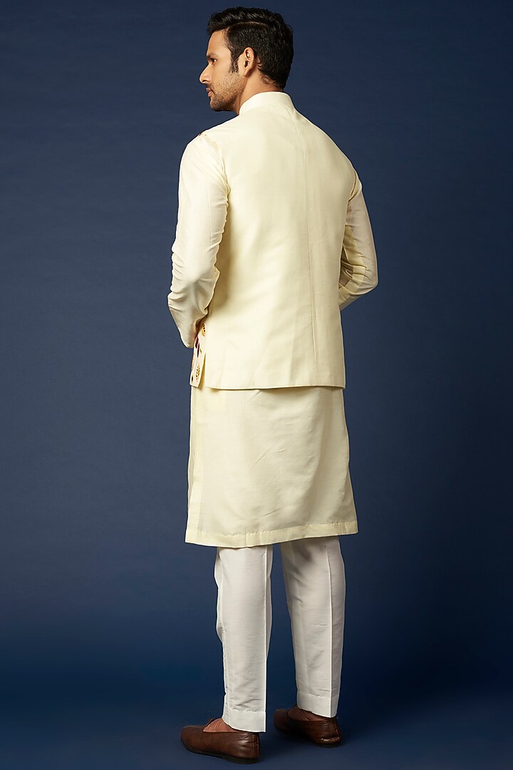 Pastel Yellow Silk Thread Embroidered Bundi Jacket Set by DiyaRajvvir Men at Pernia's Pop Up Shop