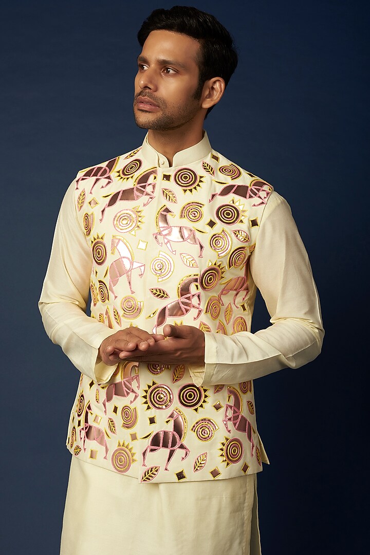 Pastel Yellow Silk Thread Embroidered Bundi Jacket Set by DiyaRajvvir Men at Pernia's Pop Up Shop
