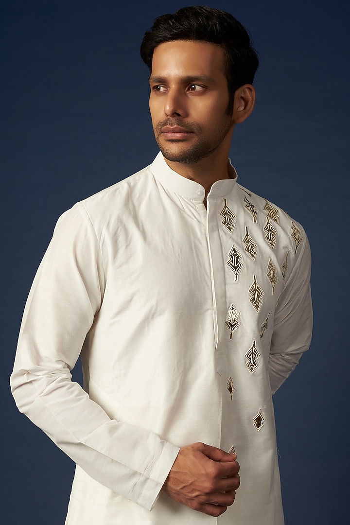 Ivory Cotton Silk Thread Embroidered Bundi Jacket Set by DiyaRajvvir Men at Pernia's Pop Up Shop