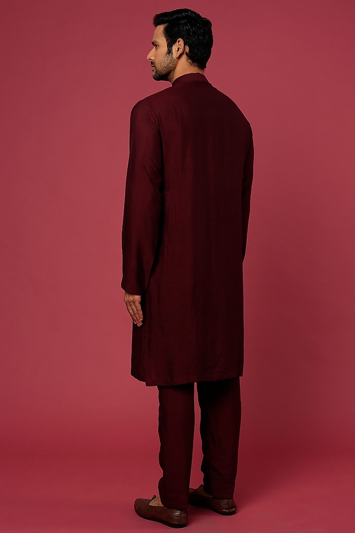Maroon Cotton Silk Thread Embroidered Kurta Set by DiyaRajvvir Men at Pernia's Pop Up Shop