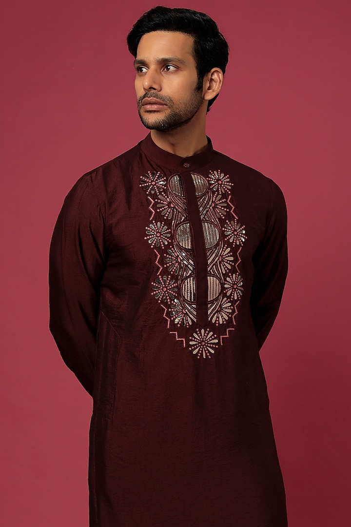 Maroon Cotton Silk Thread Embroidered Kurta Set by DiyaRajvvir Men at Pernia's Pop Up Shop