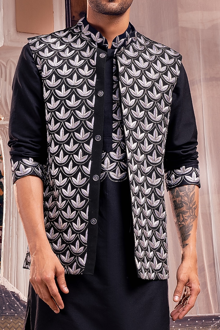 Black Cotton Silk Embroidered Bundi Jacket Set by DiyaRajvvir Men at Pernia's Pop Up Shop