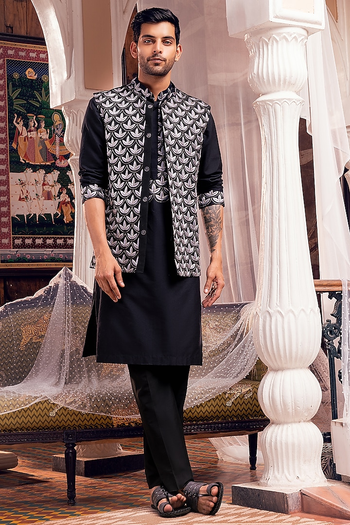 Black Cotton Silk Embroidered Bundi Jacket Set by DiyaRajvvir Men