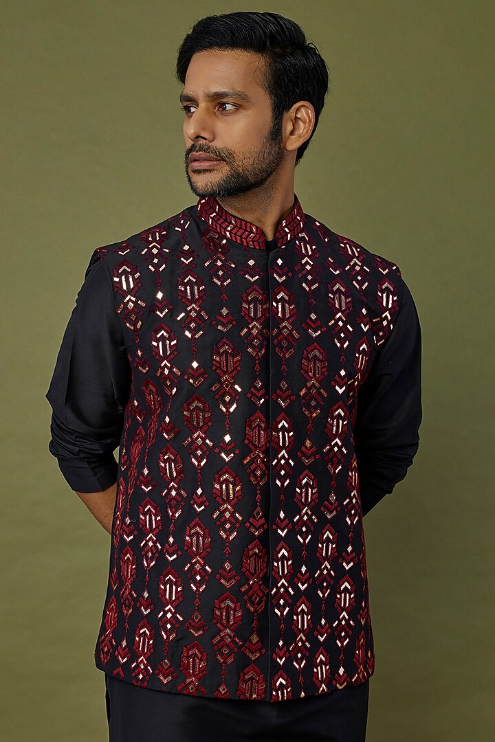 Black Cotton Silk Thread Applique Embroidered Bundi Jacket Set by DiyaRajvvir Men at Pernia's Pop Up Shop