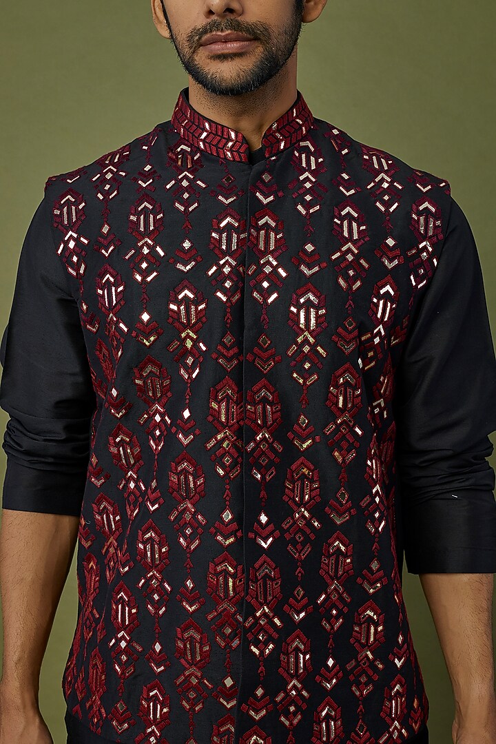 Black Cotton Silk Thread Applique Embroidered Bundi Jacket Set by DiyaRajvvir Men at Pernia's Pop Up Shop