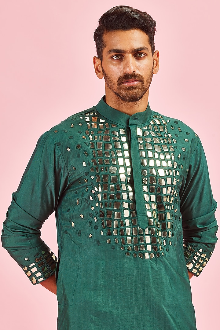 Olive Green Cotton Silk Thread Embroidered Kurta by DiyaRajvvir Men at Pernia's Pop Up Shop