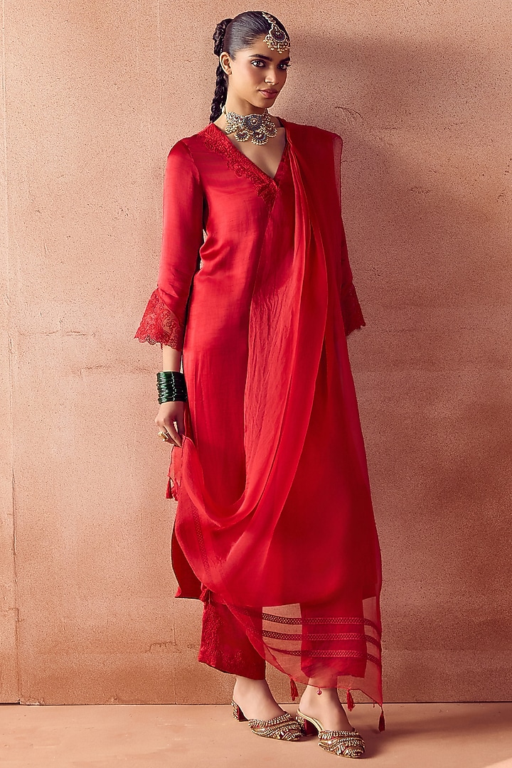 Red Raw Silk Satin Dori Embroidered Kurta Set by Devnaagri at Pernia's Pop Up Shop
