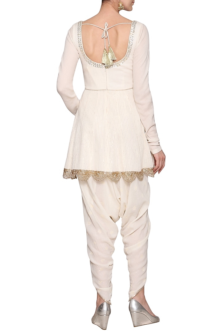 Off white embroidered kurta set available only at Pernia's Pop Up Shop.