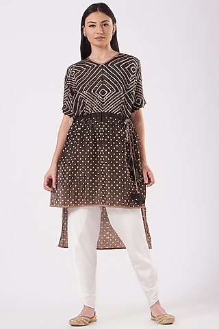 Brown Bandhani Detailed Top by Dyelogue