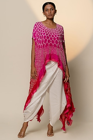 Pink-Red Shaded Gajji Silk Bandhani Cape by Dyelogue