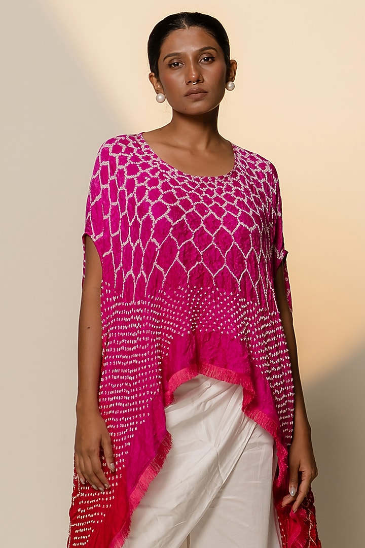 Pink-Red Shaded Gajji Silk Bandhani Cape by Dyelogue at Pernia's Pop Up Shop