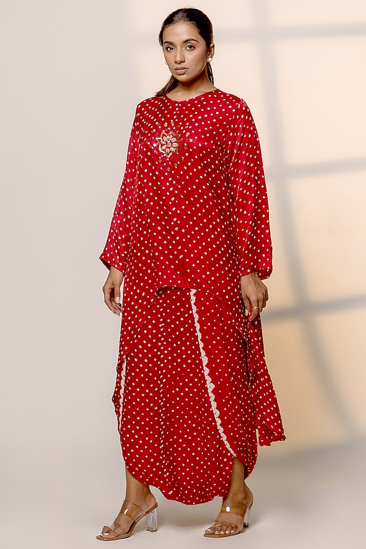 Red Gajji Silk Motif Embroidered High-Low Kurta Set by Dyelogue at Pernia's Pop Up Shop