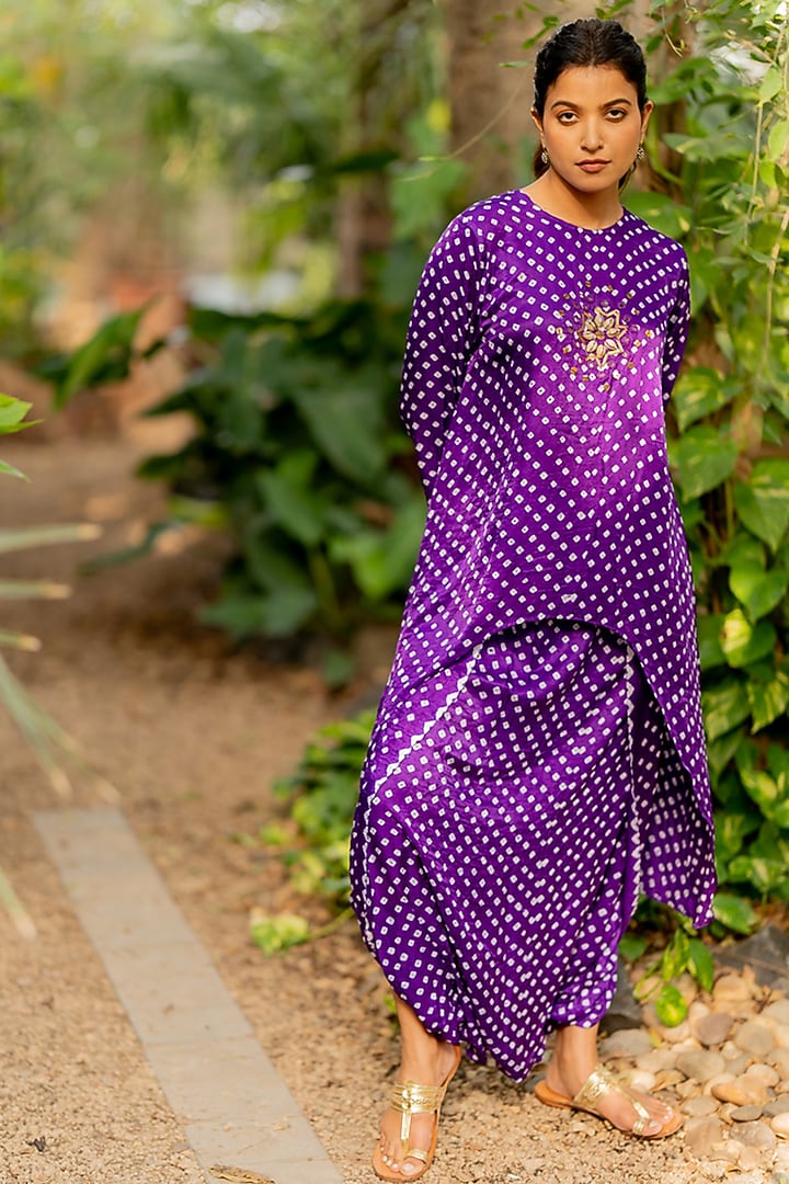 Purple Gajji Silk Motif Embroidered High-Low Kurta Set by Dyelogue at Pernia's Pop Up Shop